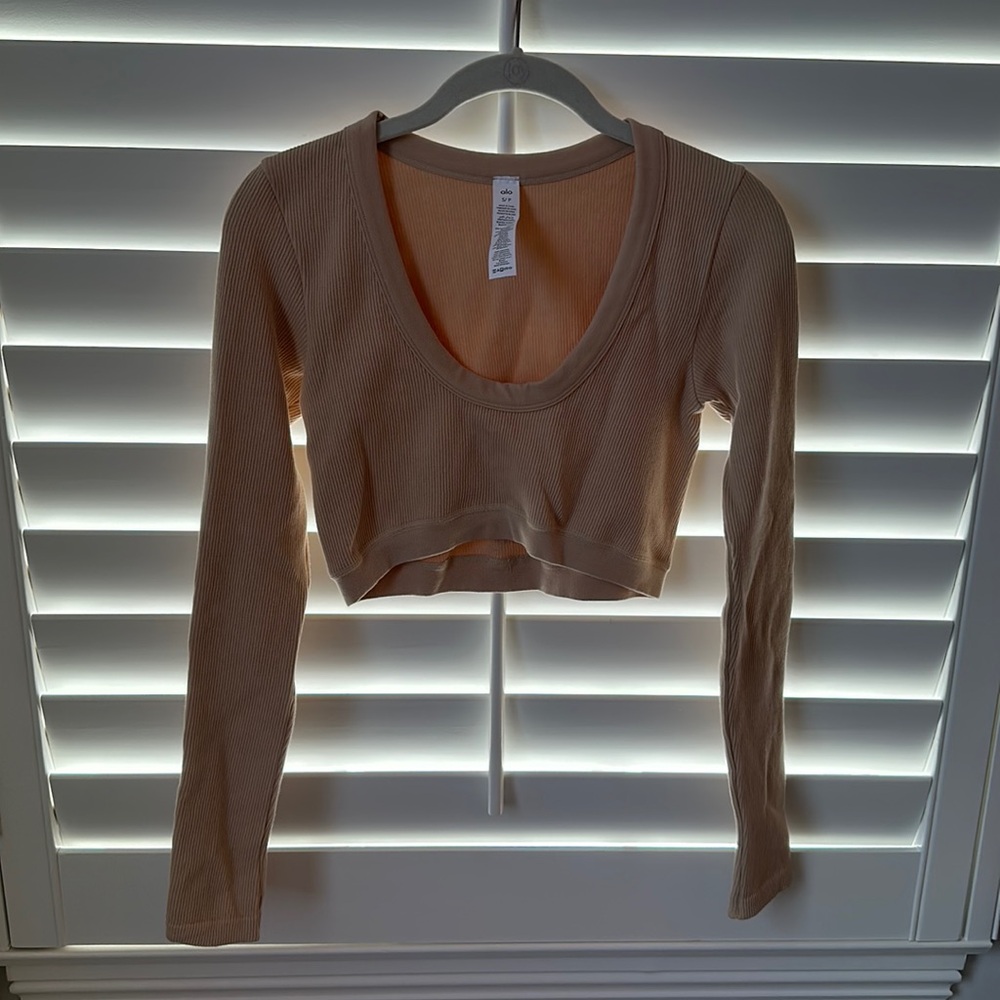 Alo Women’s Small Creme Long Sleeve